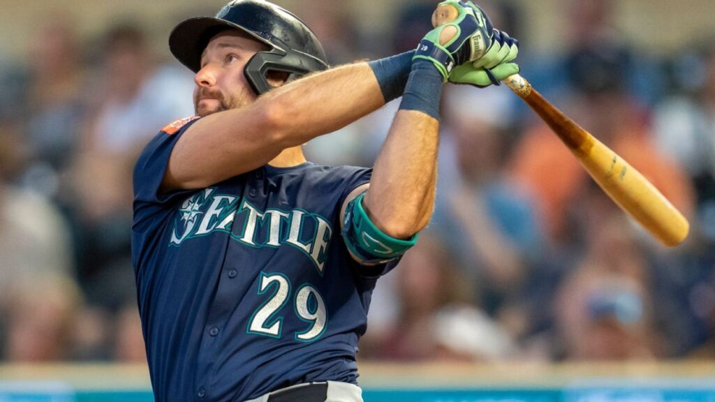 Cal Raleigh hits 32nd home run in Seattle Mariners' 11-2 win