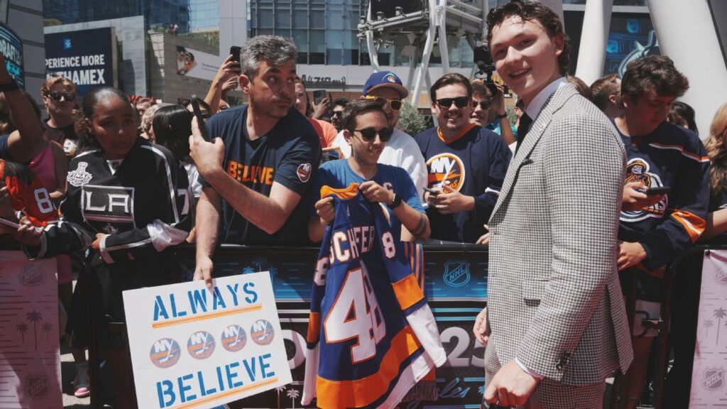 Islanders select Matthew Schaefer No. 1 in 2025 NHL draft