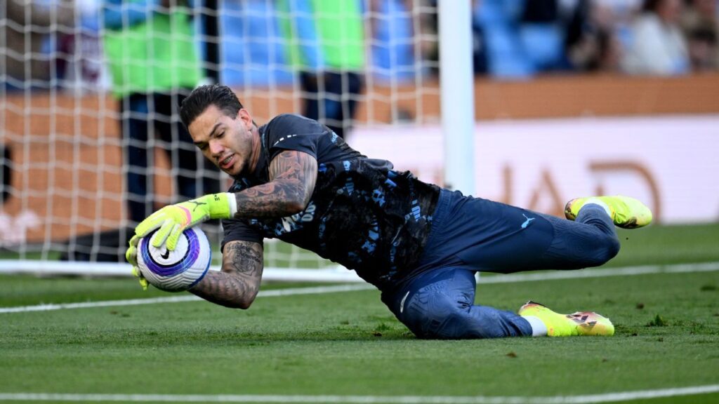 Man City's Éderson shuts down exit talk: 'My head is here'