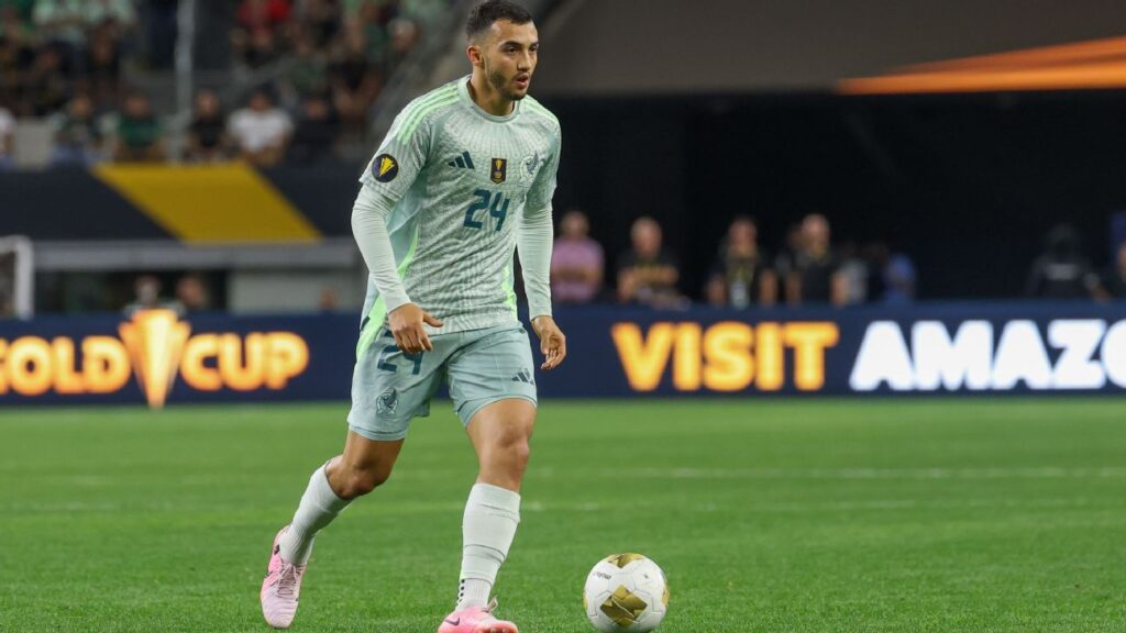 Mexico says Luis Chávez tore ACL in Gold Cup training