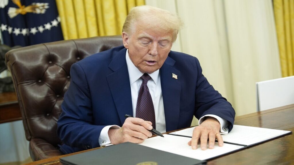مجلس الشيوخ الأمريكي يوافق على مشروع قانون ترامب الضريبي