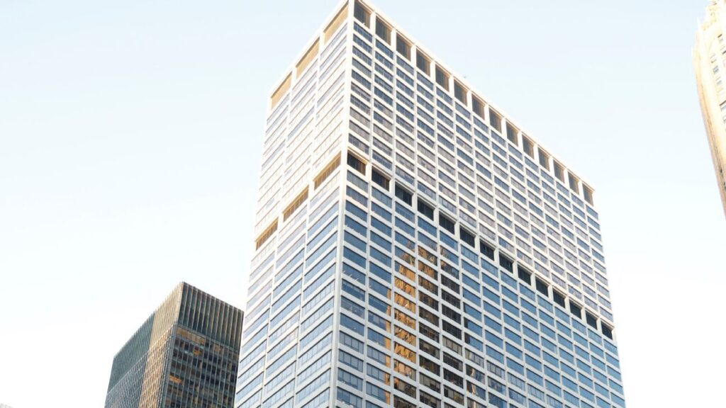 Shooter was focusing on NFL headquarters, NYC mayor says 2 shot after shooting breaks out at NYC building housing NFL; suspect dead