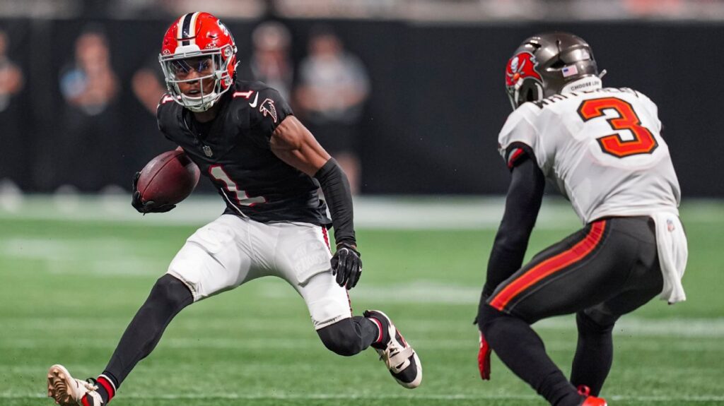 Falcons’ Darnell Mooney to overlook a number of weeks with shoulder damage Falcons' Darnell Mooney to miss several weeks with shoulder injury