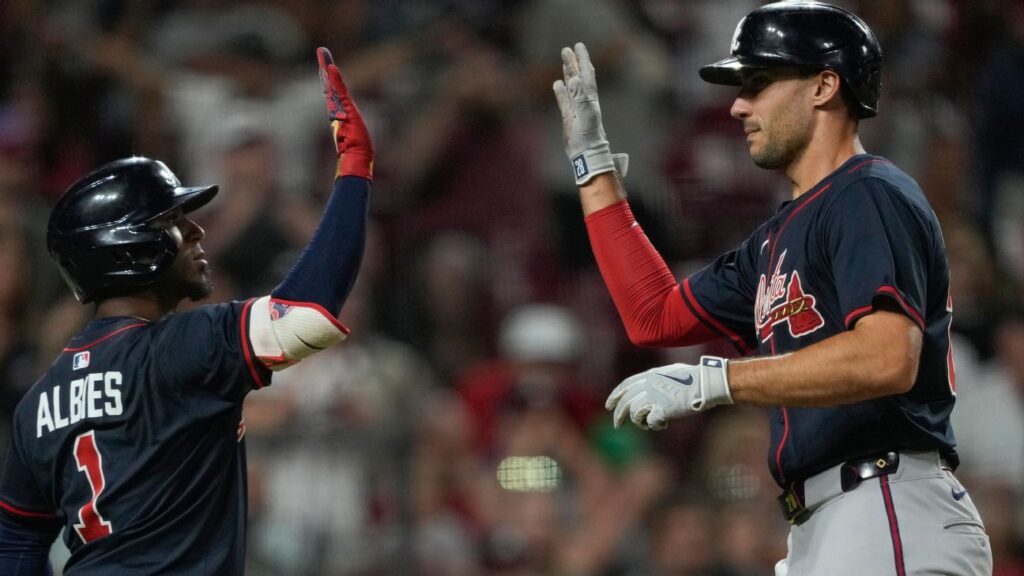 Braves, Reds mix for 16 runs in historic eighth inning Braves, Reds combine for 16 runs in historic eighth inning