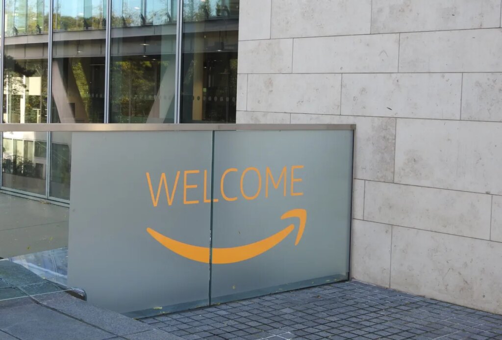 Amazon to chop 14,000 company jobs Amazon to cut 14,000 corporate jobs