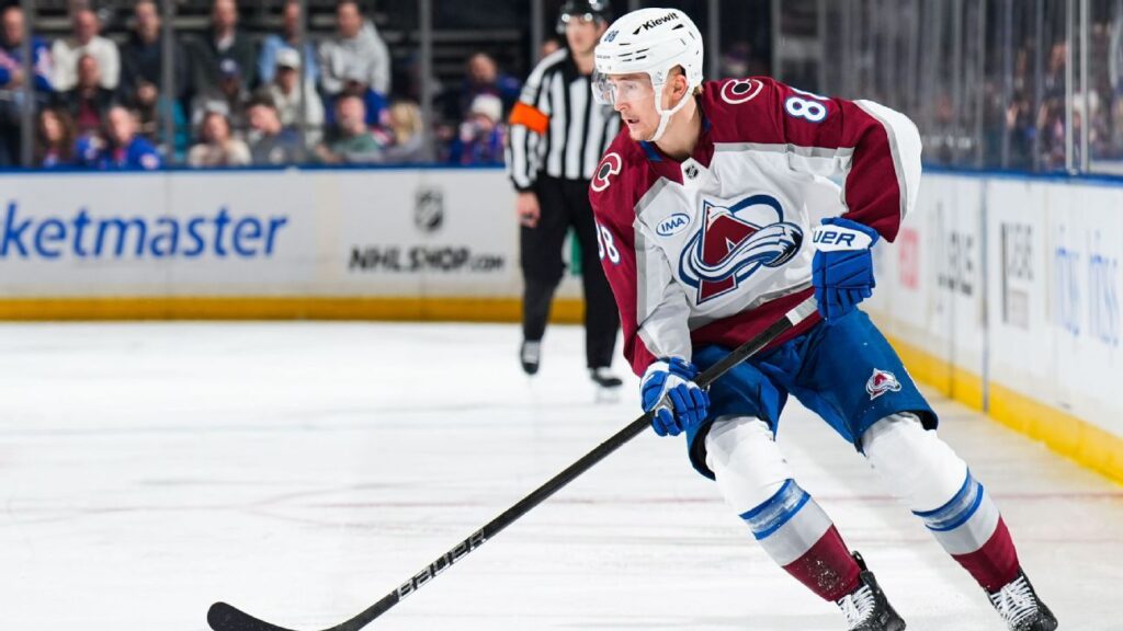 Avalanche signal ahead Martin Necas to 8-year extension Avalanche sign forward Martin Necas to 8-year extension