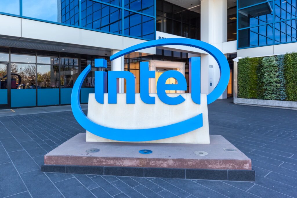 Intel: Regardless of Sturdy Q3 2025, Latest Inventory Value Rally Made The Inventory Riskier (NASDAQ:INTC) Intel: Despite Strong Q3 2025, Recent Stock Price Rally Made The Stock Riskier (NASDAQ:INTC)