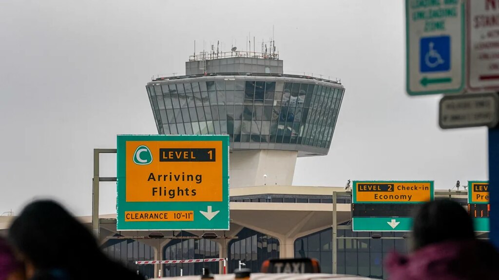 Main airports hit by floor stops and flight delays throughout US Major airports hit by ground stops and flight delays across US