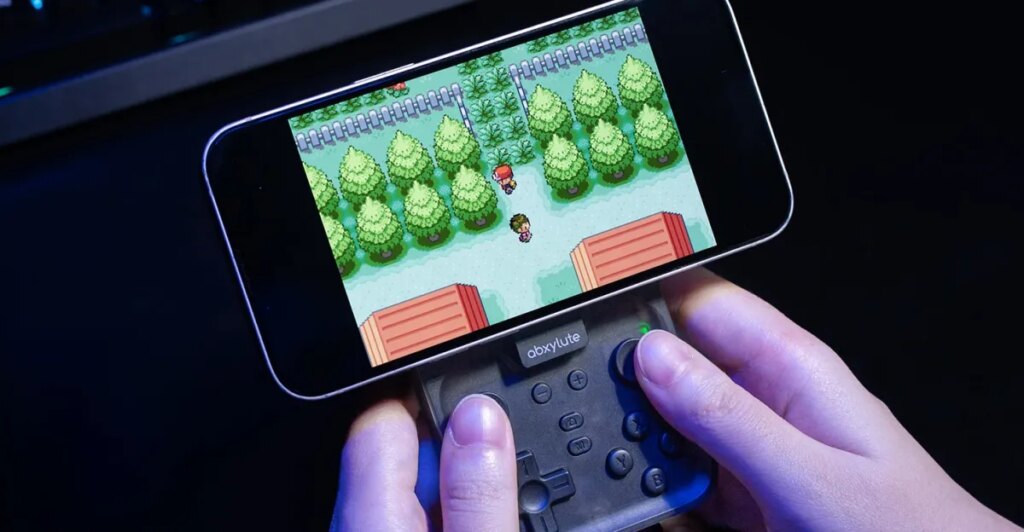 This magnetic controller brings Recreation Boy controls to your smartphone This magnetic controller brings Game Boy controls to your smartphone