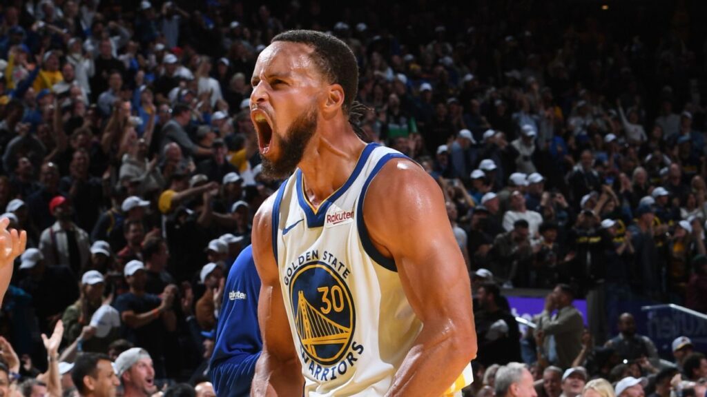 Warriors survive Gordon's 50 as Curry stars in clutch