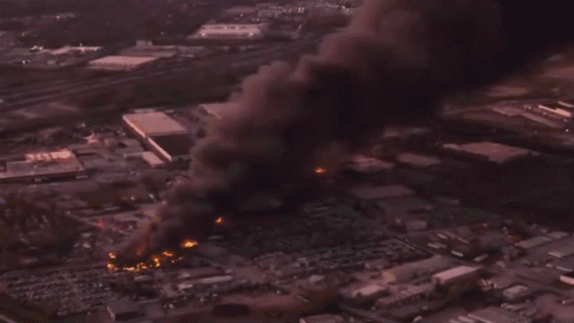 At the very least 3 useless, 11 injured after UPS aircraft crash close to airport in Kentucky At least 3 dead, 11 injured after UPS plane crash near airport in Kentucky