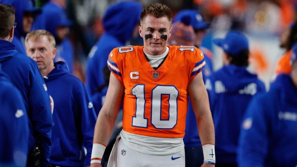 Broncos admit offense lagging following ugly win over Raiders Broncos admit offense lagging following ugly win over Raiders