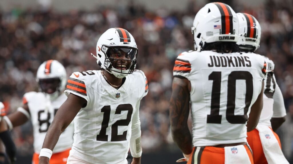 Browns poke enjoyable at Raiders, lead NFL Week 12 trolls Browns poke fun at Raiders, lead NFL Week 12 trolls