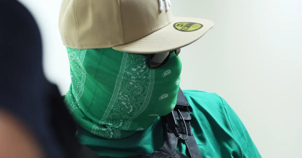 FBI Warns of Criminals Posing as ICE, Urges Brokers to ID Themselves FBI Warns of Criminals Posing as ICE, Urges Agents to ID Themselves