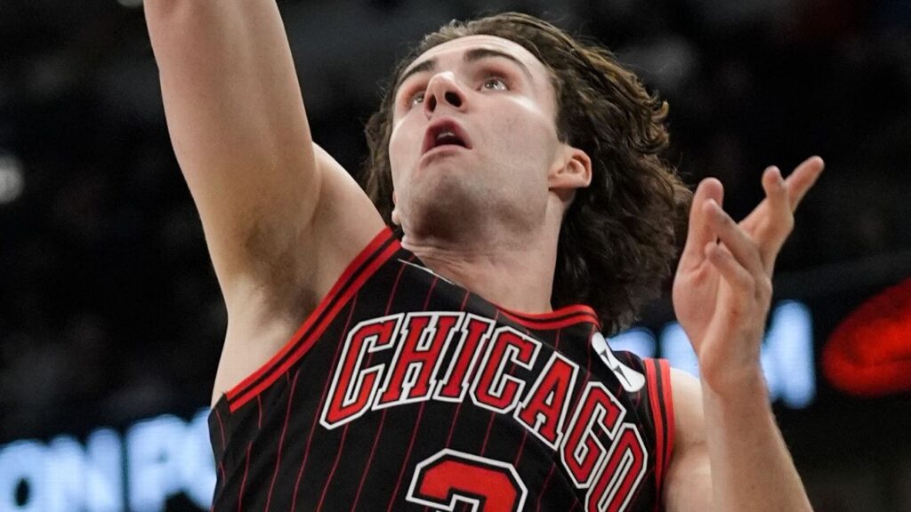Josh Giddey scores 32 for undefeated Bulls in win vs. Knicks Josh Giddey scores 32 for undefeated Bulls in win vs. Knicks