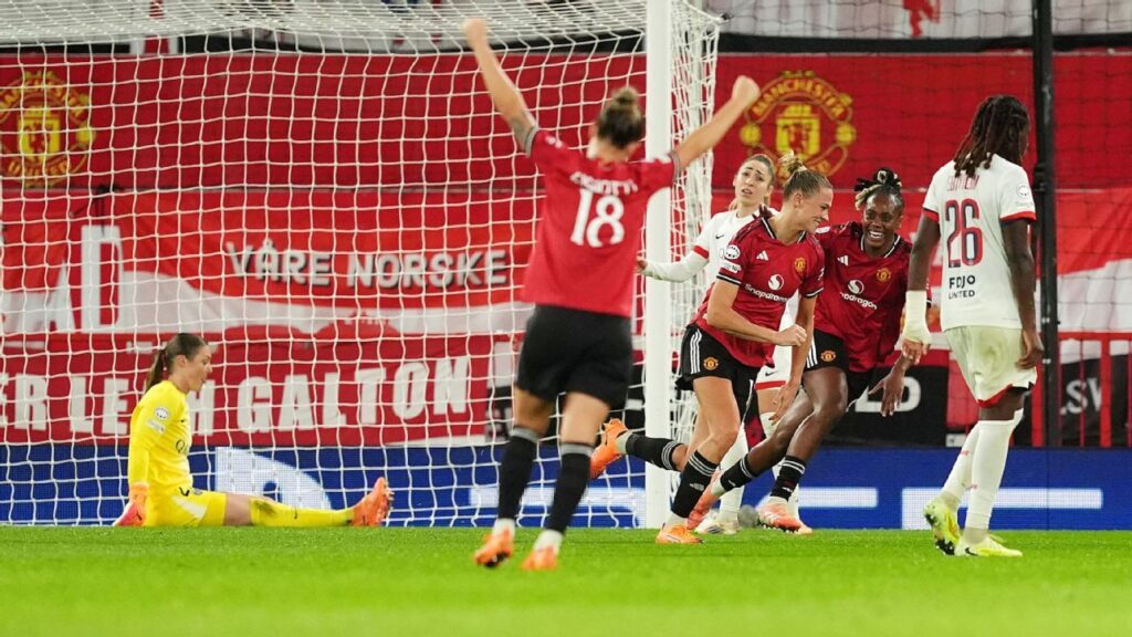 Man United spoil Earps' return with statement win against PSG