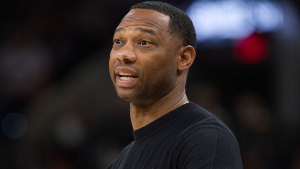 Pelicans fire coach Willie Green amid 2-10 start