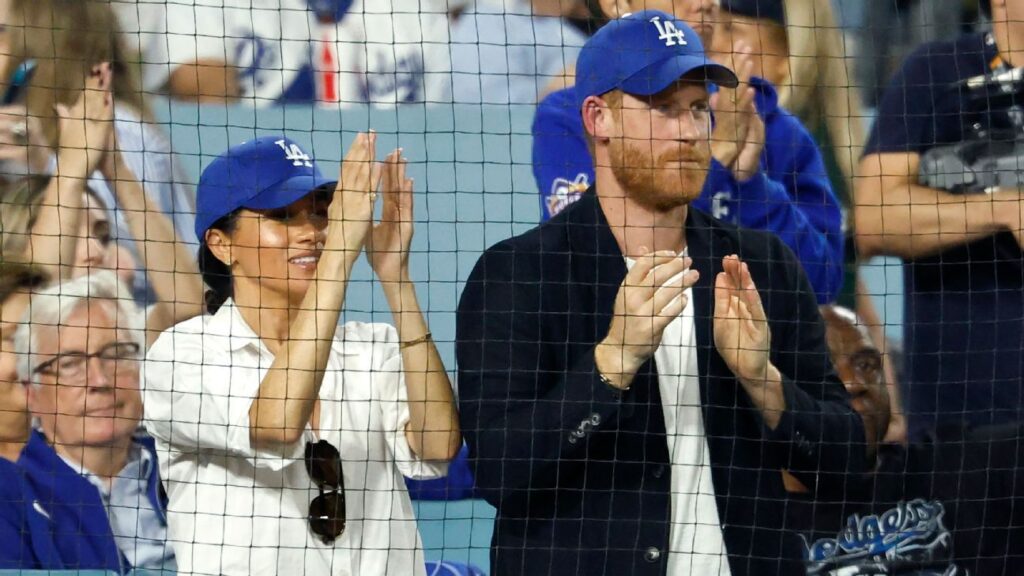 Prince Harry apologizes to Canada for sporting Dodgers cap Prince Harry apologizes to Canada for wearing Dodgers cap