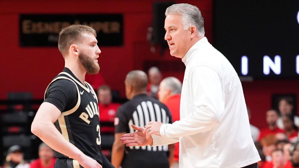 Purdue enters men's college hoops season as betting favorite