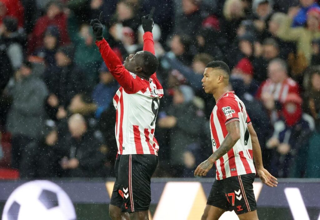 Sunderland up to fourth after thrilling comeback while Brentford turn it on in final 10 minutes