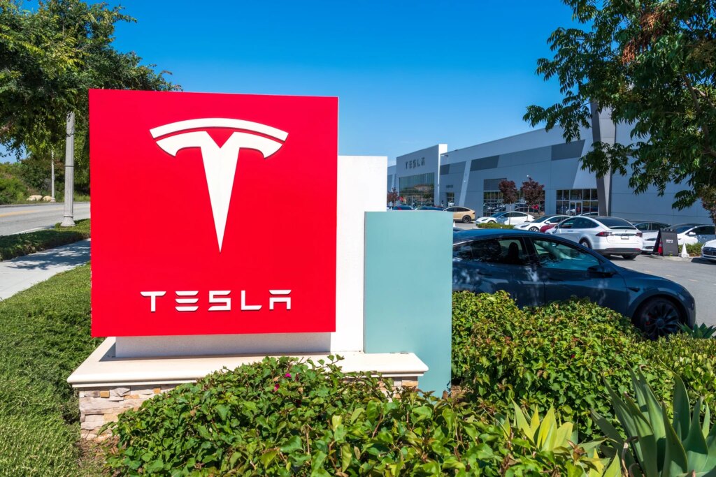 Tesla’s $1T Dilemma: A Selection Between Weak Fundamentals And The Musk Premium (TSLA) Tesla's $1T Dilemma: A Choice Between Weak Fundamentals And The Musk Premium (TSLA)