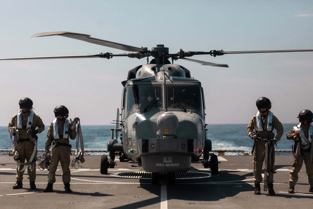 UK and Norway deepen naval ties on service mission UK and Norway deepen naval ties on carrier mission