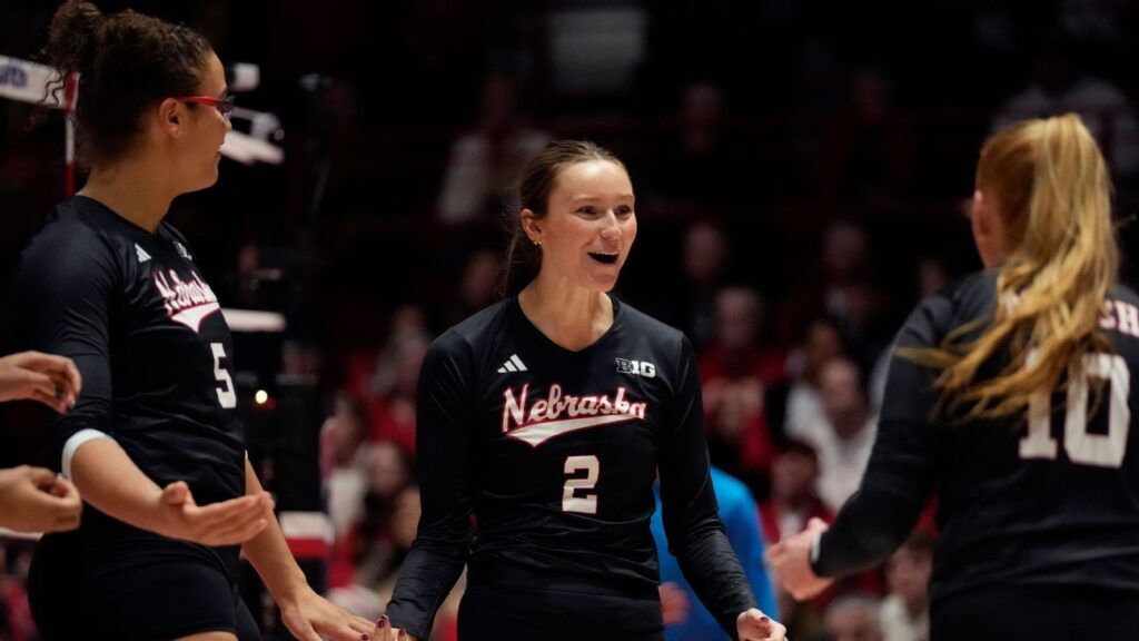 Women's College Volleyball Bracketology: Top seedings, bracket watch and more