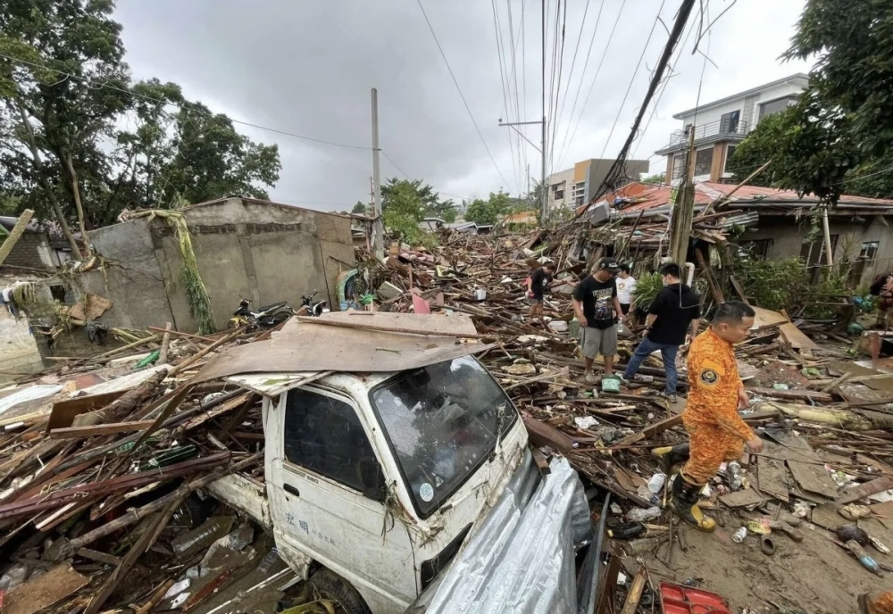 إعصار كالمايجي يسقط 26 قتيلا في الفلبين إعصار كالمايجي يسقط 26 قتيلا في الفلبين
