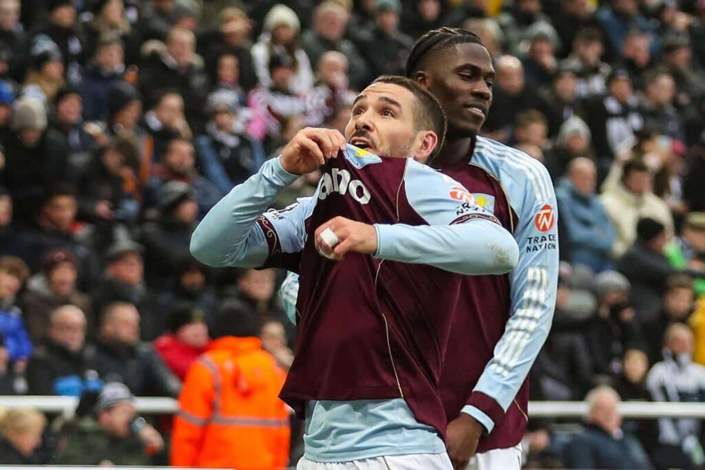 Huge away win keeps Villa in hunt