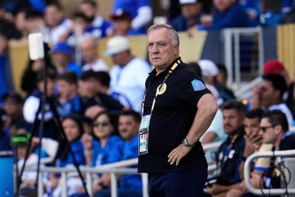 Dick Advocaat steps down as Curacao coach