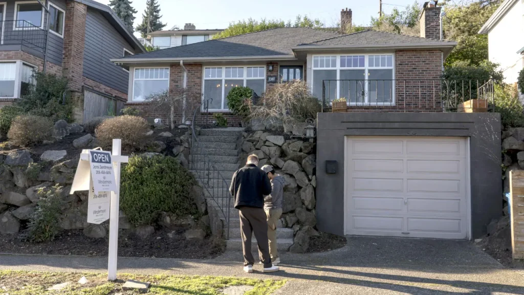 Mortgage rates fall to 5.98%: Freddie Mac