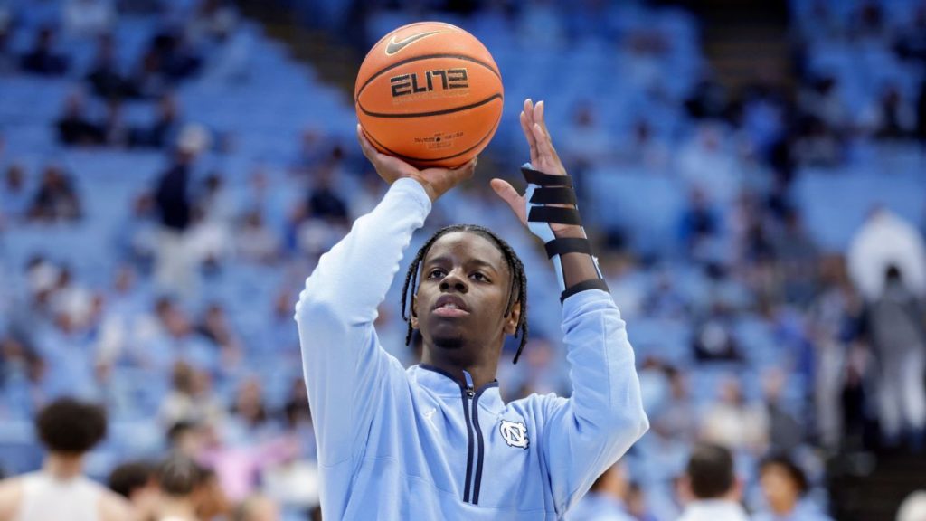 North Carolina's Caleb Wilson adjusts to cast, to return 'soon'