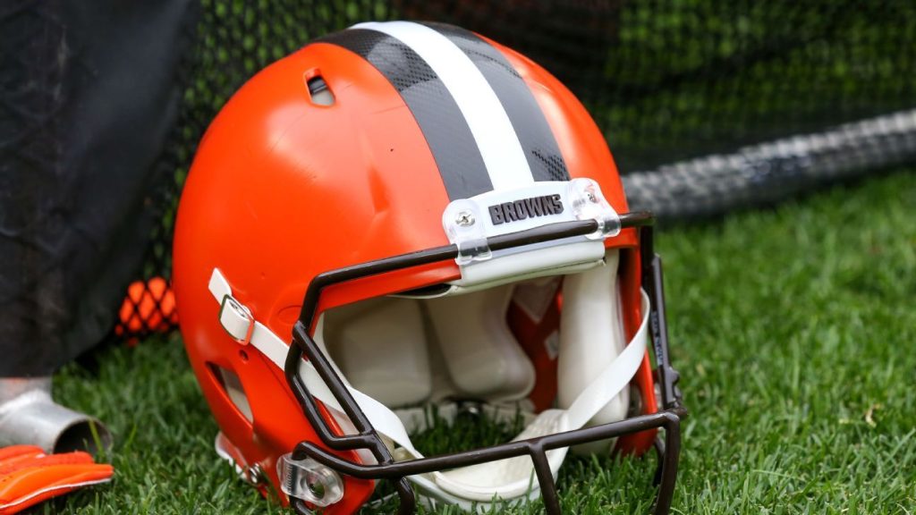 Source: Browns hire Falcons' Rutenberg to replace Schwartz as DC