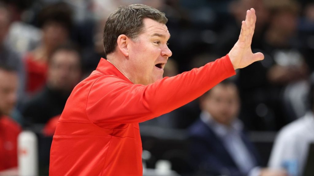 Lloyd Shoots Unc Buzz: Lloyd Shoots Down UNC Buzz: Arizon… Arizona's Lloyd brushes off UNC speculation ahead of Sweet 16