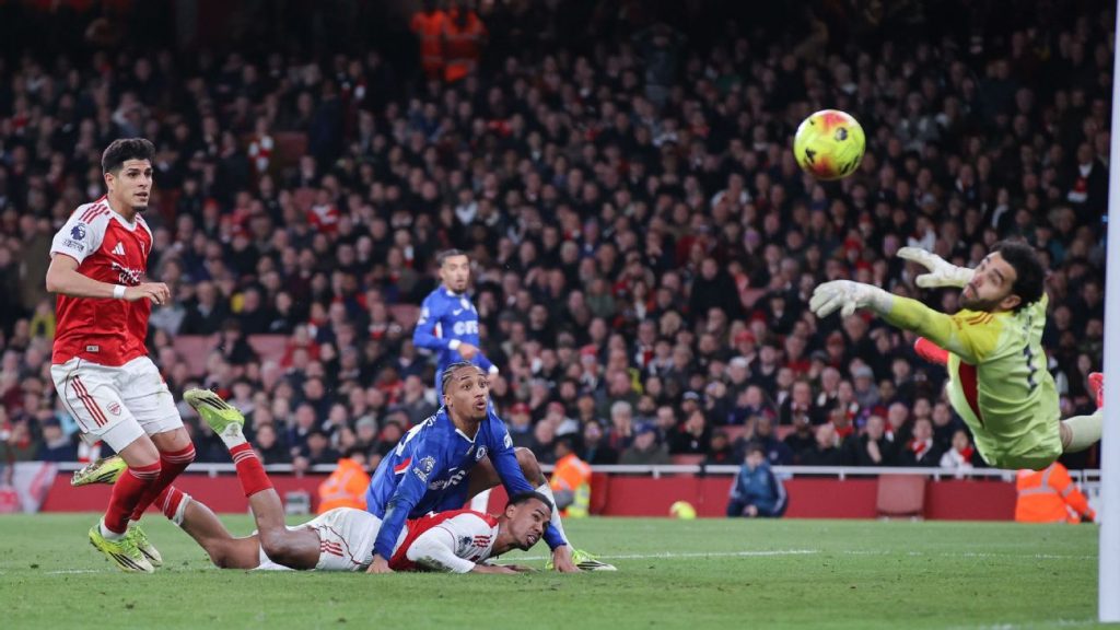 Arsenal's Arteta: 'Heart almost stopped' on late Raya save