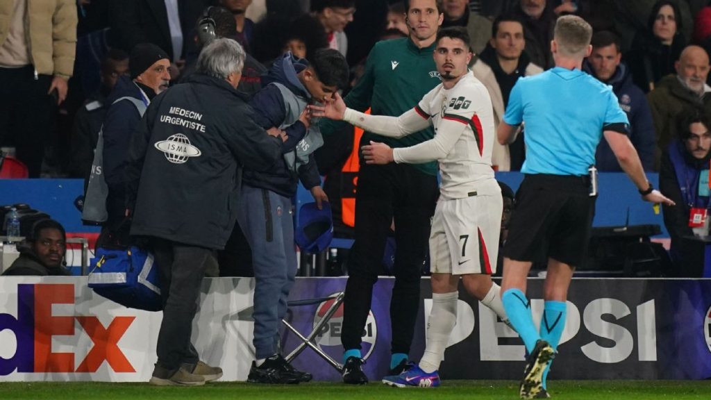 Chelsea's Pedro Neto 'really sorry' for shoving PSG ball boy