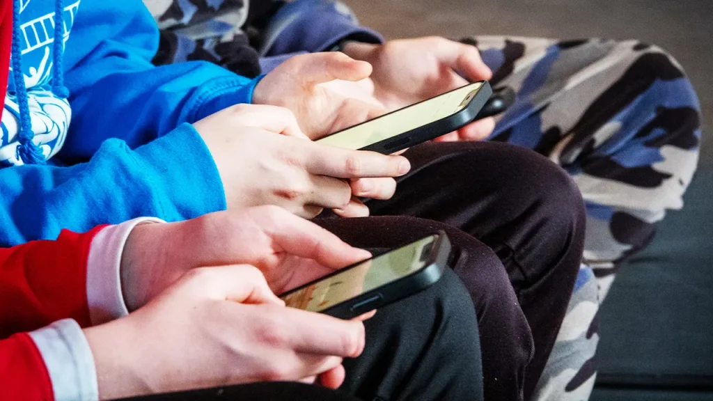 Chick-fil-A offers free ice cream to families who ditch phones at dinner