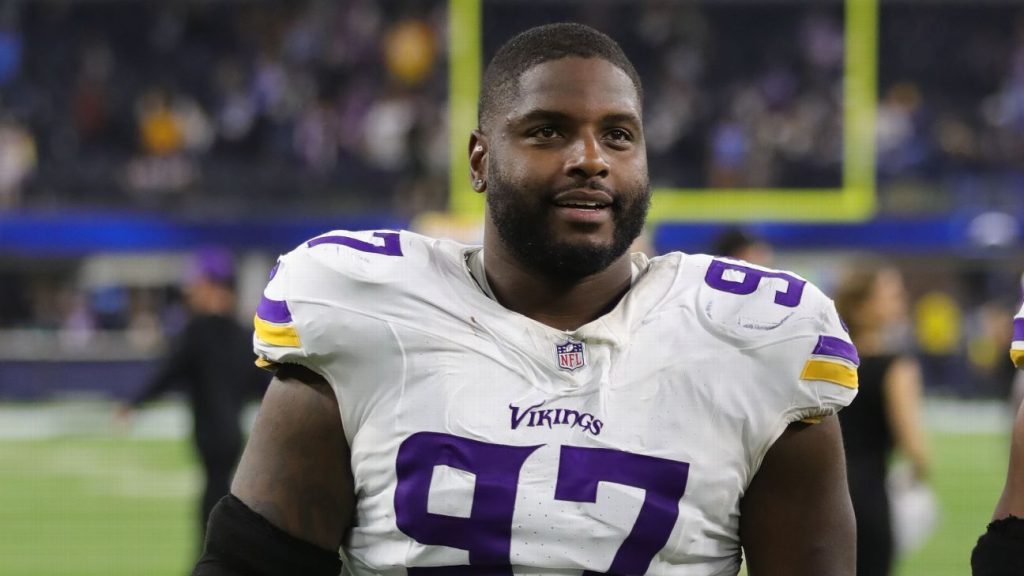 NFC North Re-Up: DT Hargrave Lands 2-Year Deal with Packers DT Hargrave stays in NFC North, joins Packers on 2-year deal