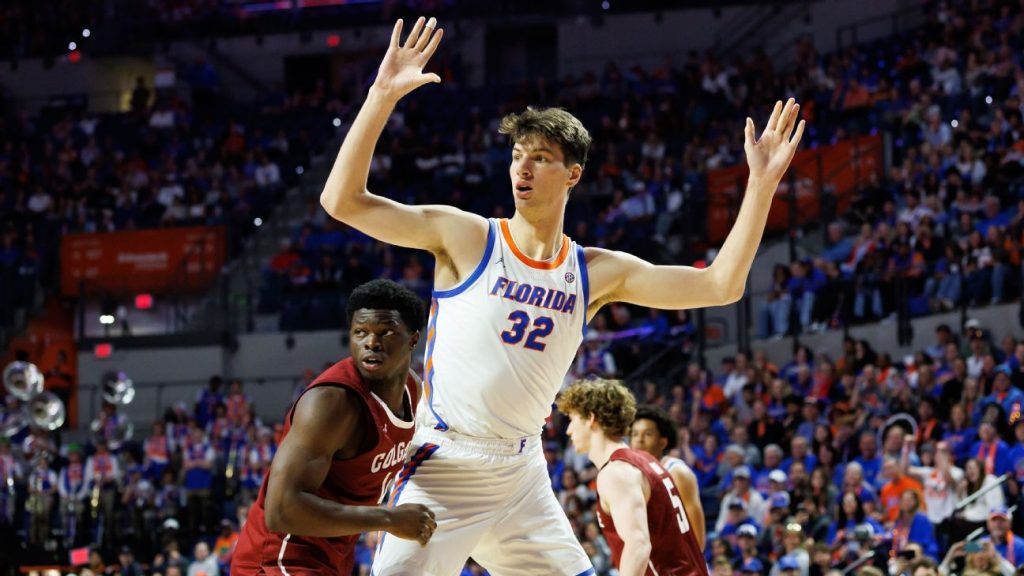 Transfer Portal Taller: Myron MedcalfMar: Tra… Olivier Rioux, Florida's 7-foot-9 center, enters transfer portal