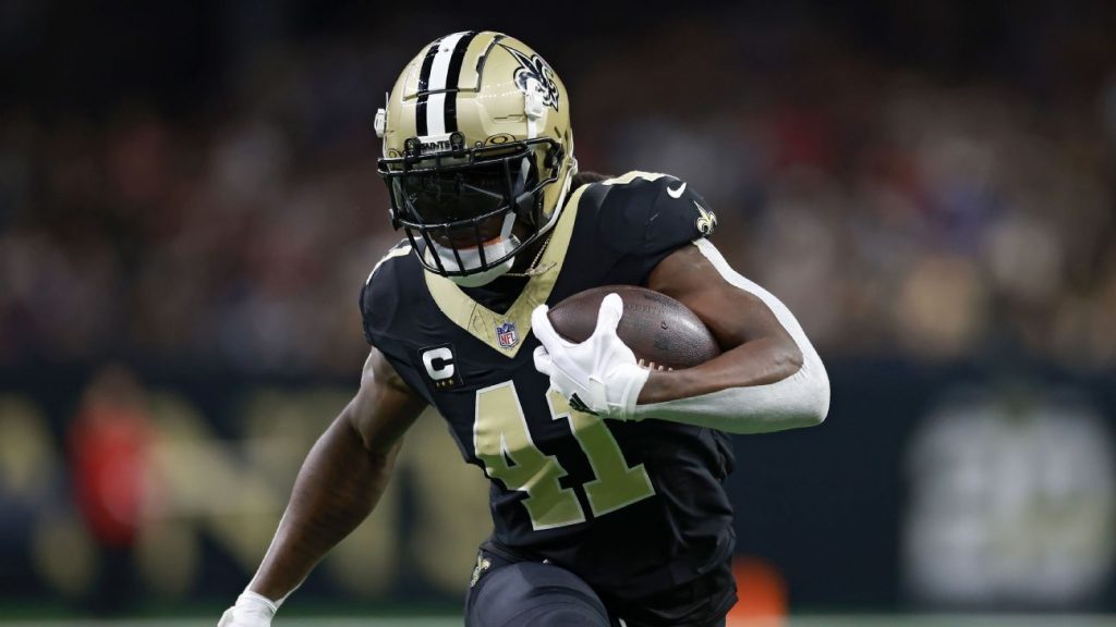 Saints coach Moore: Enough snaps for both Kamara, Etienne