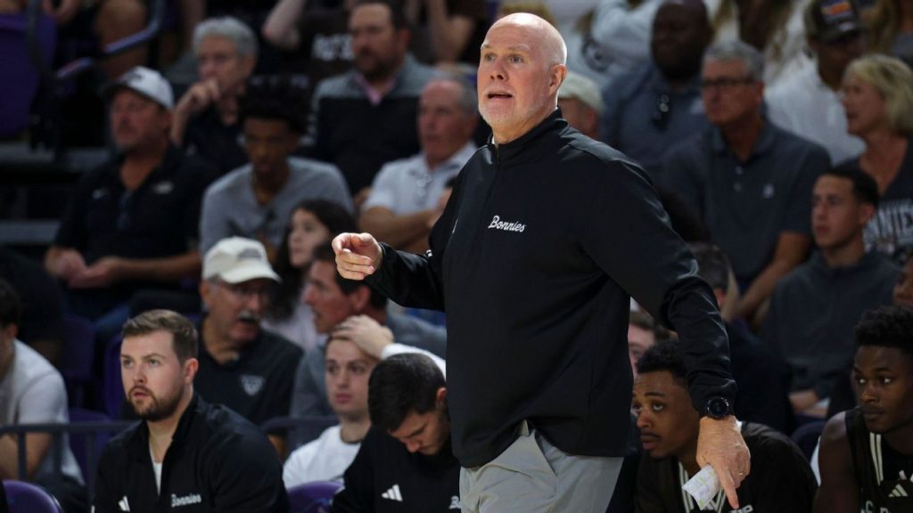 St. Bonaventure’s Mark Schmidt Expected to Hang Up the Whistle Sources: St. Bonaventure's Mark Schmidt expected to retire