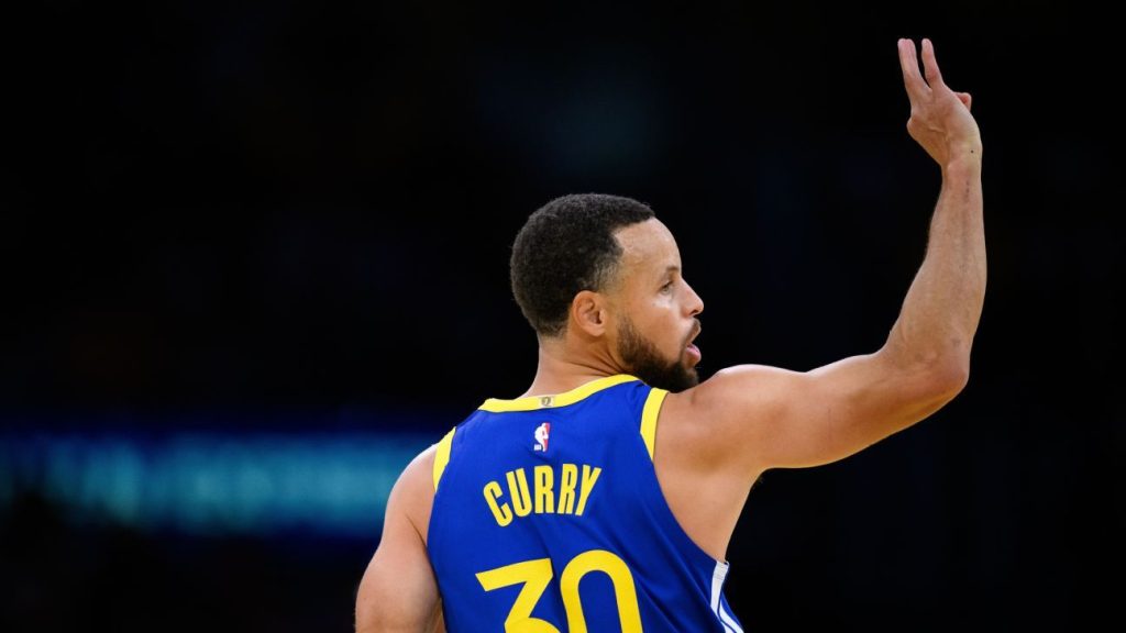 Sources: Warriors' Stephen Curry out 10 more days with knee issue