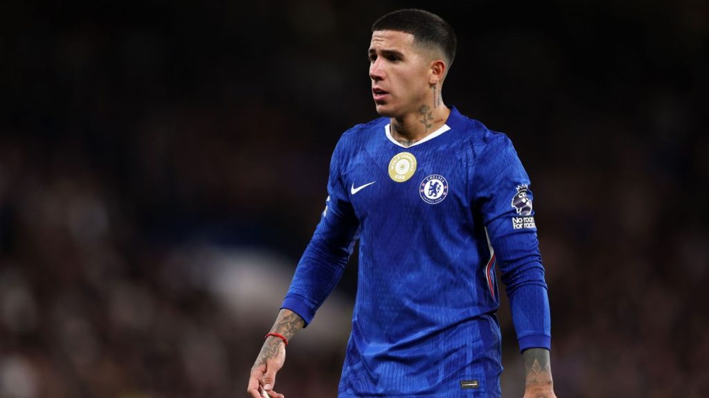 Transfer rumors, news: Chelsea want to extend Fernández amid PSG, Madrid interest