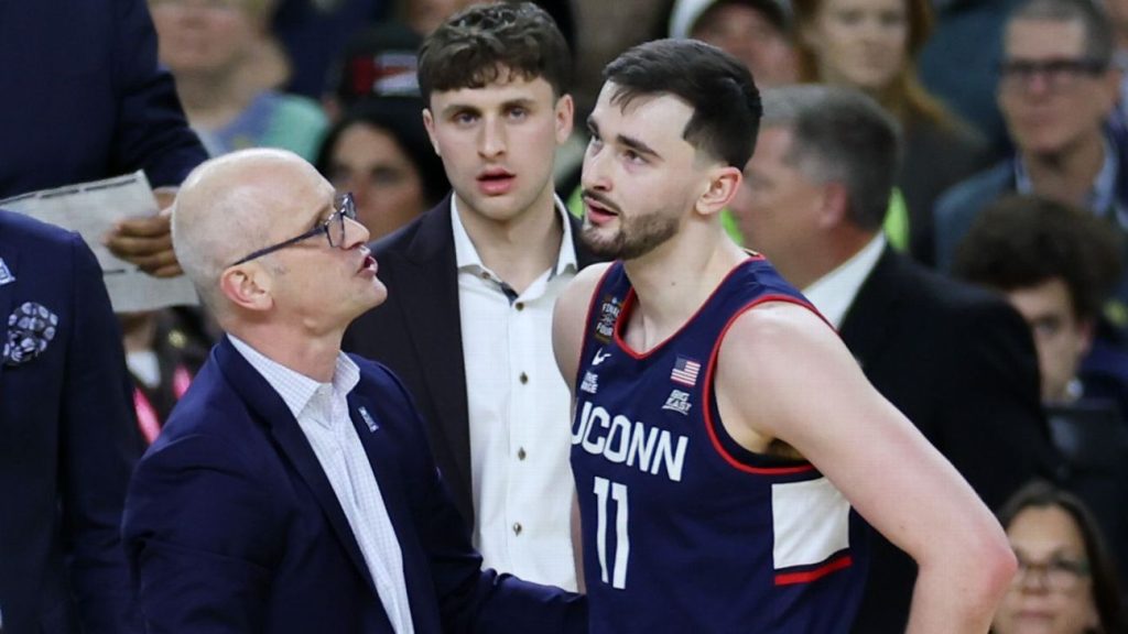 Dan Hurley’s Quiet Nod: The Curtain Falls on Karaban’s UConn Saga Dan Hurley sees Alex Karaban's memorable UConn run close