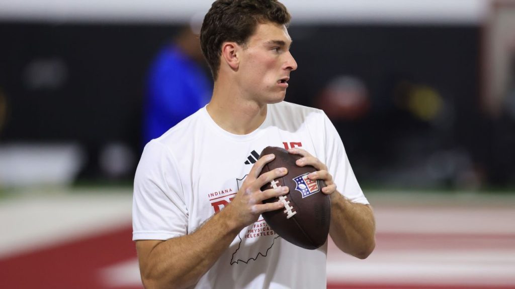 Expected No. 1 Fernando Mendoza puts on show at Indiana pro day