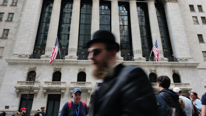 Private Equity Crosshairs: Vulture’s Descent: Private Equity in the… Vulture funds circle private equity