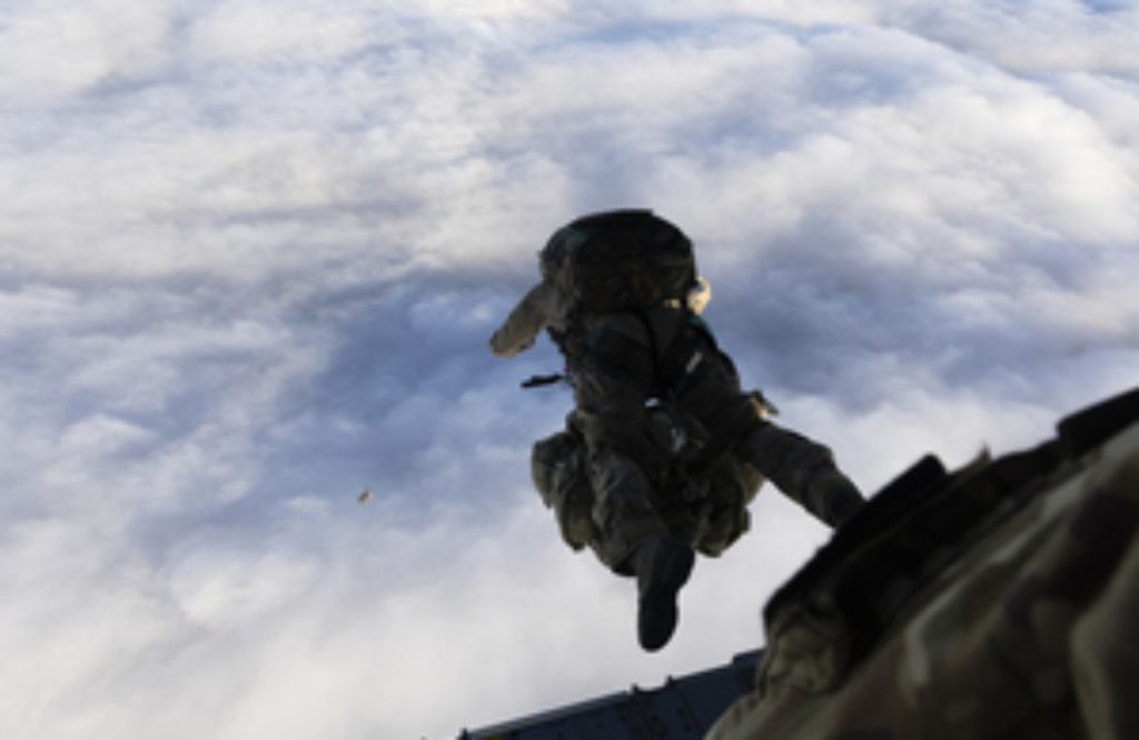 British paratroopers jump onto island in Hantavirus response