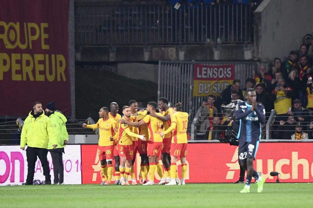 European round-up: Lens pile pressure on PSG in Ligue 1 title race
