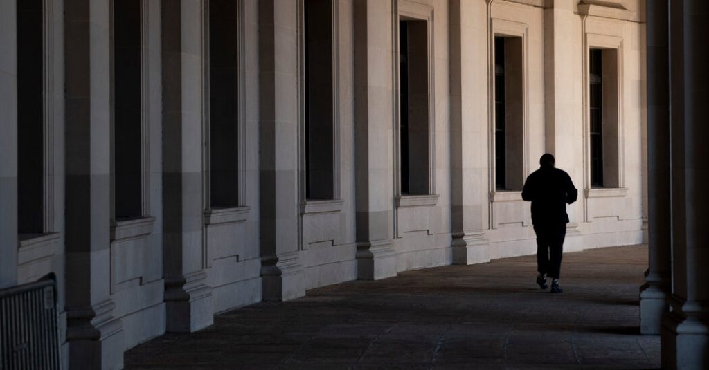 Former Judges Urge Inquiry Into Deal Trump Struck With I.R.S.