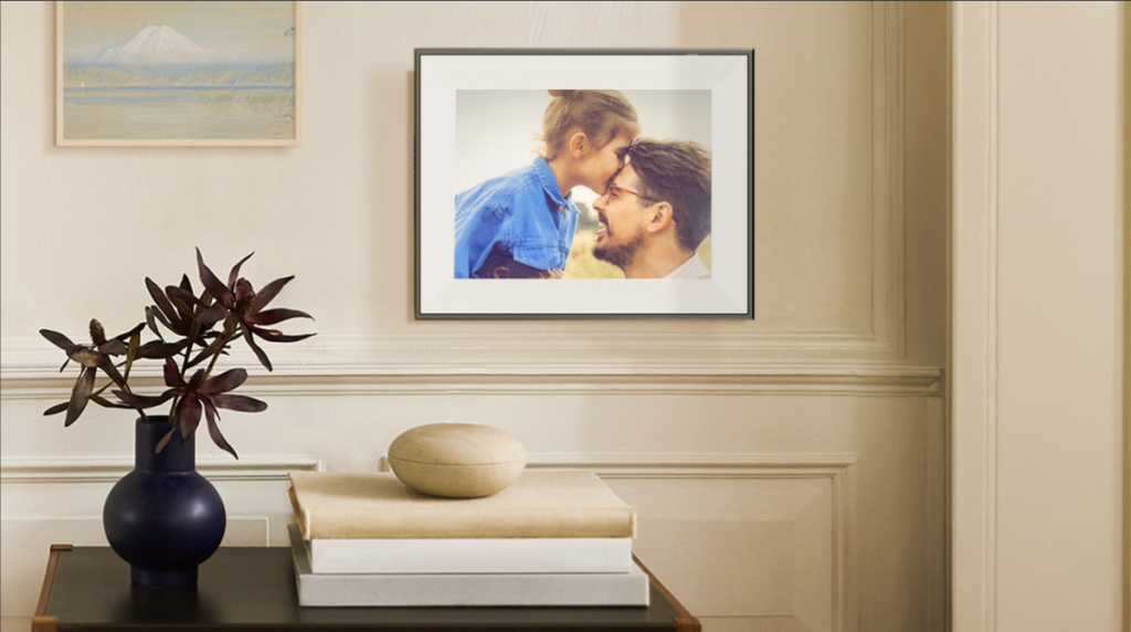 Key Takeaways The: Key Takeaways The Aura Ink Aura's impressive e-ink photo frame doesn't even look digital